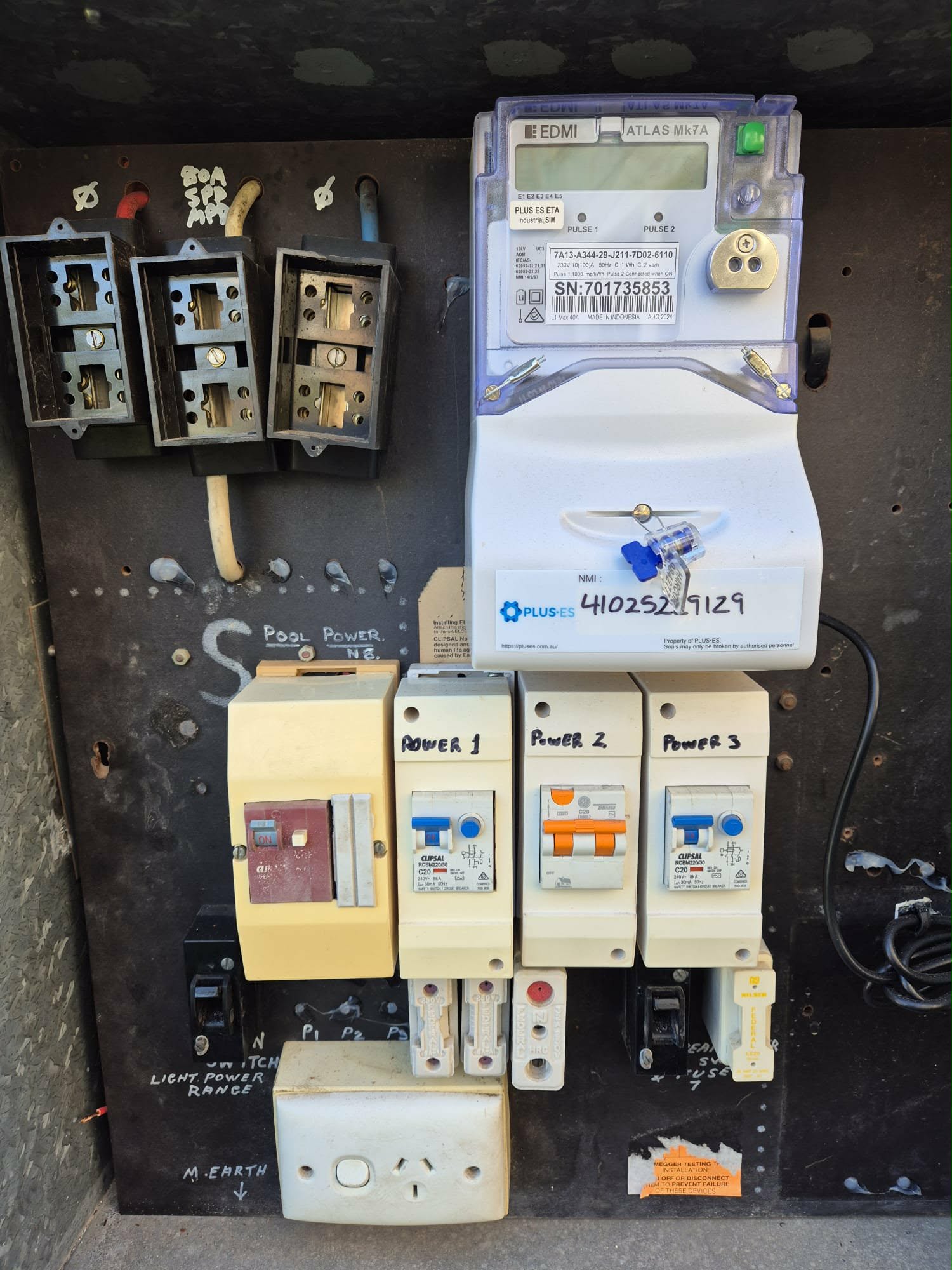 Old switchboard with ceramic fuses before upgrade